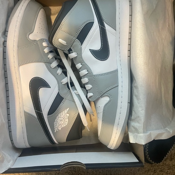 Men’s Jordan 1. My son wore them 1 time and realized high tops were not for him. - Picture 3 of 5